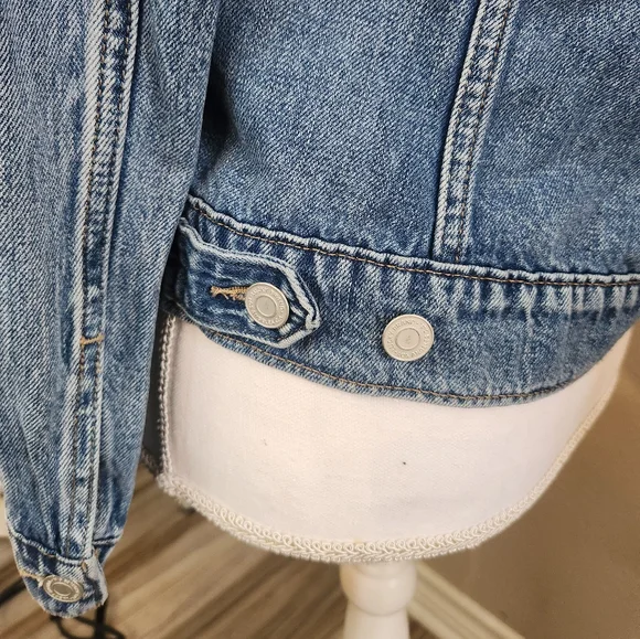 NWOT Lucky Brand Tomboy Trucker denim jean jacket size S - Picture 3 of 11